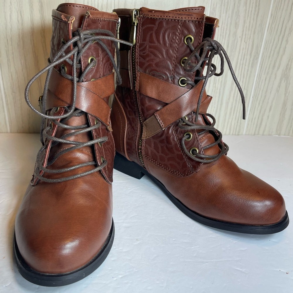 NEW ! Ladies size 6.5 Torrid Rose Embossed Combat Boots - Brown Faux Leather